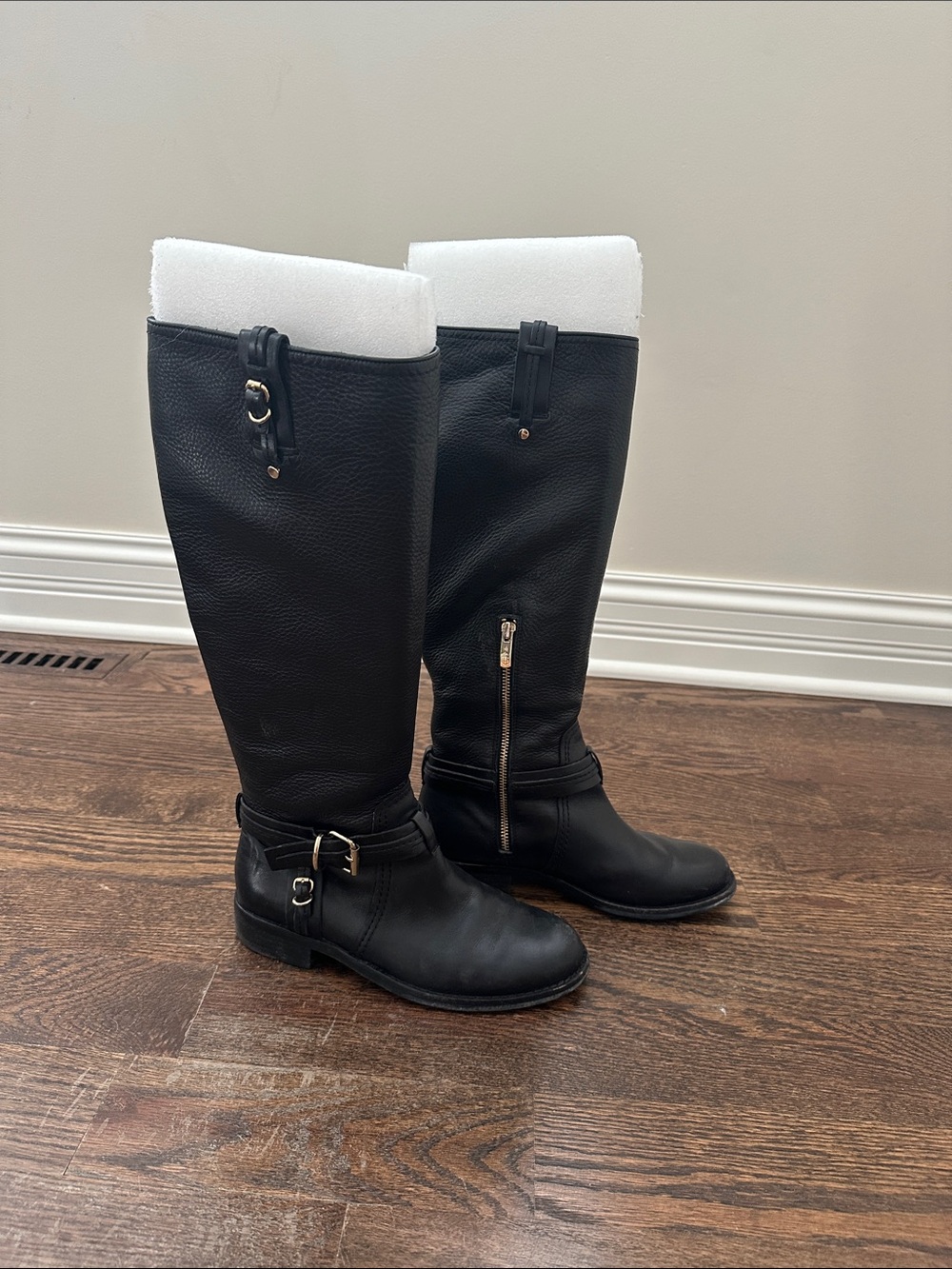 Vince Camuto Black Knee-High Riding Boots (VC-KABO)